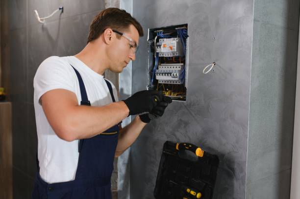 Best Licensed Electrician  in Gladstone, MI